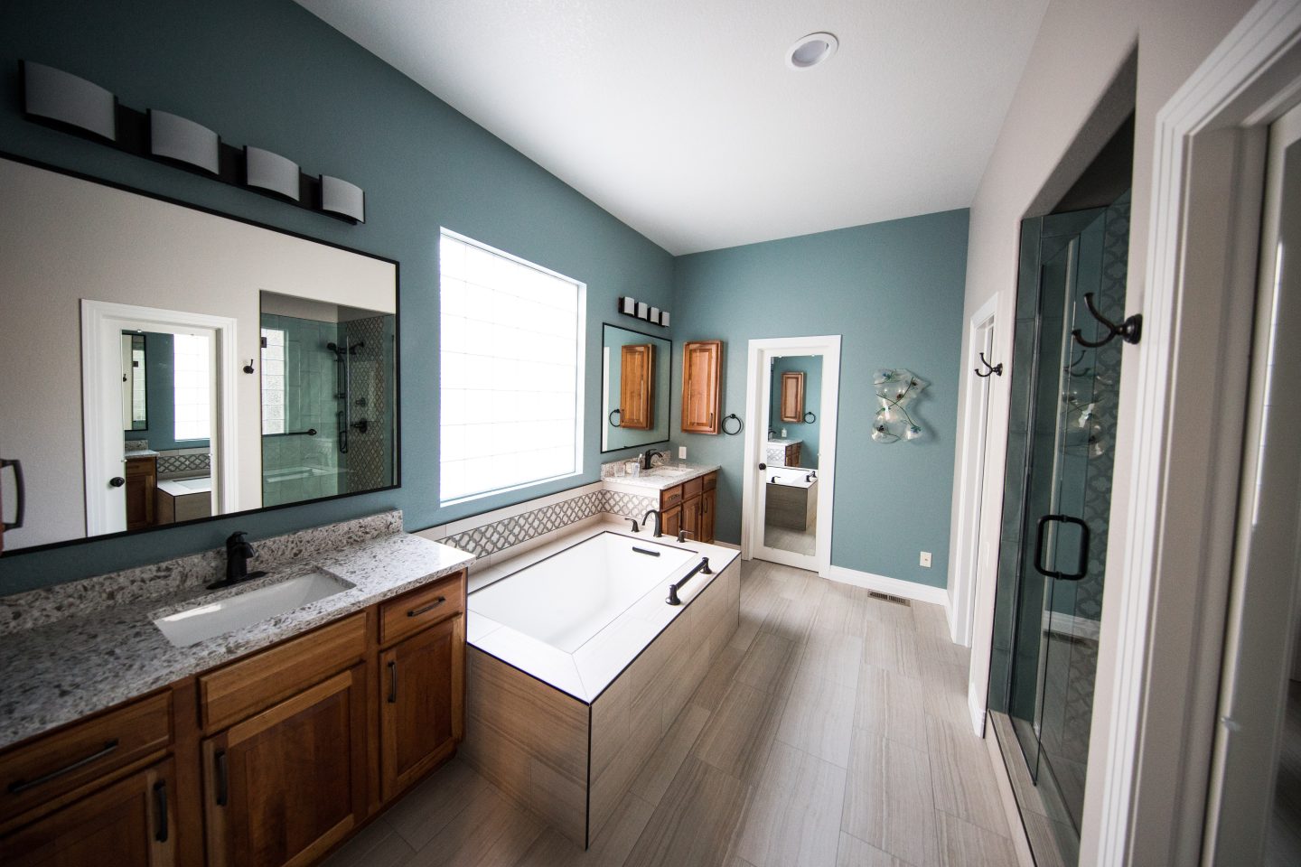5 Important Things to Do to Paint a Bathroom Right