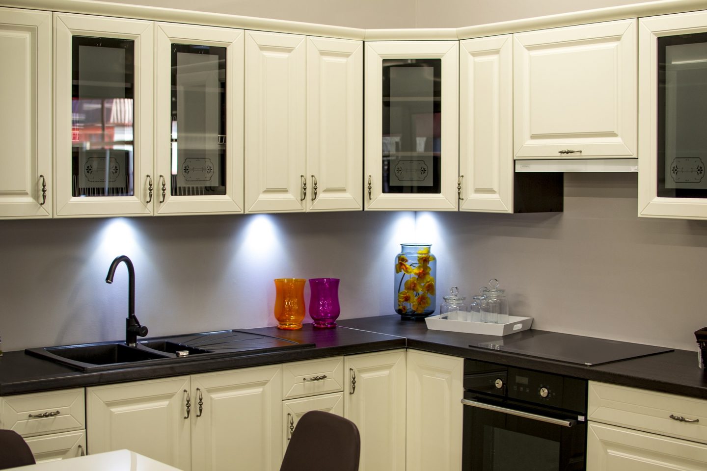 6 Things You Should Know Before Painting Your Kitchen Cabinets
